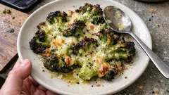 潰して焼くだけで香ばしい：チーズで作るスマッシュドブロッコリー（約20分）