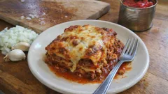 重ねて焼くだけで本格派：とろけるチーズの簡単オーブンラザニア