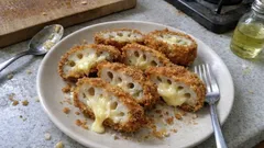 詰めるだけでごちそう感。レンコンのチーズ辛子風・みそ詰め焼き・蓮根餅の作り方3選