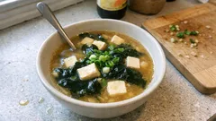 いつもの味噌汁がまろやかに—仕上げにみりん大さじ1を加えるだけの簡単アレンジ