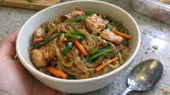 春雨はゆでない。レンジで約10分、豚バラとニラのレンチンチャプチェ