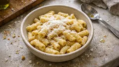 クレタ島の手打ちパスタ「スキウフィフタ」—指で穴を作る、素朴でおいしい作り方