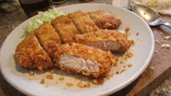 パックのまま押して作る「豚こまトンカツ」—フライパン揚げ焼きでサクッとジューシー