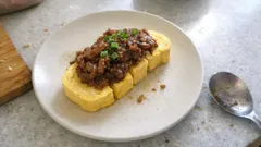 だし巻き玉子に甘辛牛こまをとろり—玉子焼き器ひとつで作るごはんが進むおかず