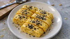 ごましおだけで味が決まる、プチプチ食感のたまご焼き(卵2個で簡単)