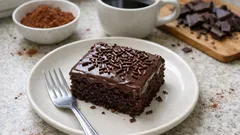 ぐるぐる混ぜて焼くだけ。しっとり濃厚「ソコラティーナ」天板チョコケーキ