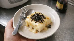 材料3つ・レンジ40秒で完成。塩こんぶチーズもちの簡単おやつ