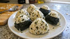 具なしでも満足感：昆布茶を大さじ1入れて炊くだけの“味しみ”おにぎりレシピ
