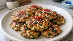 包まないから手軽:もちもち食感の「うどん餃子」をフライパンでこんがり焼く