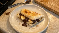 切り餅がごほうびおやつに変身。トースターで作る「チョコ＆バナナもち」