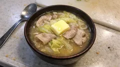 白菜の甘みがじんわり。具材少なめで満足できる「白菜の豚汁」味噌＋バターの作り方