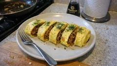 残り焼きそばであと一品：ふんわり巻くだけの「焼きそば入り玉子焼き」レシピ