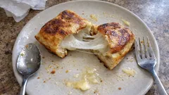 余った切り餅でとろ〜り食感:レンジで作るお餅フレンチトースト