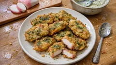 余ったかまぼこが止まらない—マヨ衣でカリッと青のり揚げ焼き