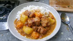 いつものカレーがまろやかに：柿を入れるだけの「柿カレー」簡単レシピ