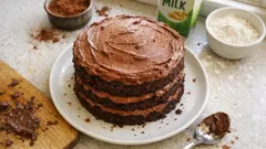 卵・乳なしでもしっとりふんわり:ヴィーガンチョコレートケーキ(3層バタークリーム)