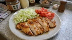 鶏むね肉がしっとり:マヨ×味噌で下味してフライパンでこんがり焼くだけ