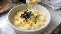 レンジで3分、切り餅がとろ〜り。牛乳とチーズで作る「餅のグラタン風」