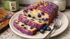 ヨーグルトでしっとり。レモン香るブルーベリーパウンドケーキを果汁グレーズで仕上げる