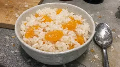 炊飯器にみかんを丸ごと—白だしで香りよく炊く「みかんご飯」